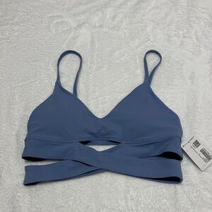 Lululemon | size 6 | v neck crossover underband bra